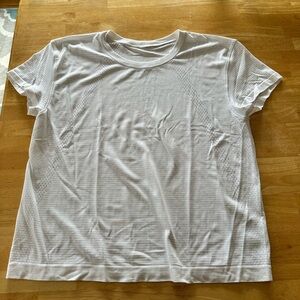 Lululemon short sleeve shirt size 10